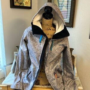 Amazing ROXY Snowboarding 10K Hooded Jacket with Blue Accents!! Women’s Medium!